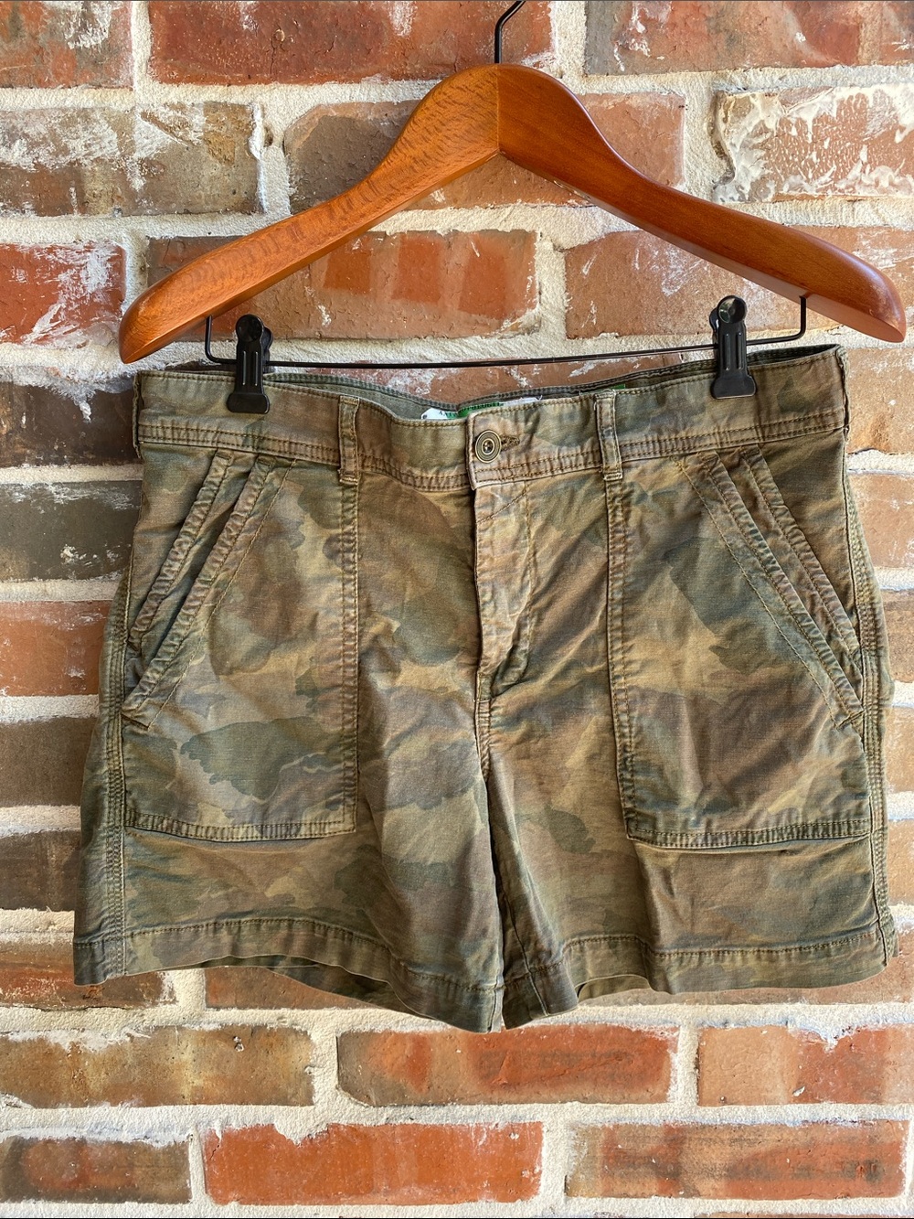 Anthropologie The Wanderer Camo Utility Short Size 29